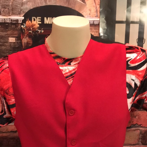 Exactitude Red Vest - Picture 3 of 13